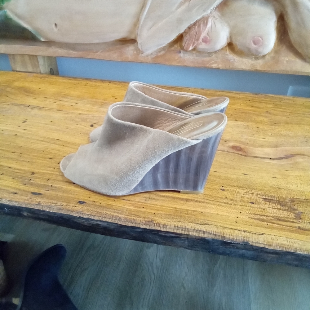 Coach Hollie Size 7.5 B Tan Suede 3.5" Wedge Heel platform Peep Toe - Picture 11 of 16